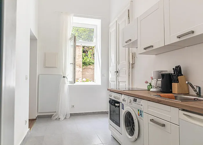 Amazing 1br Apt, Next To Akh Building For Everyone Vienna
